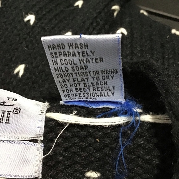 Vintage Signatures by Northern Isles Hand Knitted Christmas Cardigan Size 1X. - Picture 8 of 9